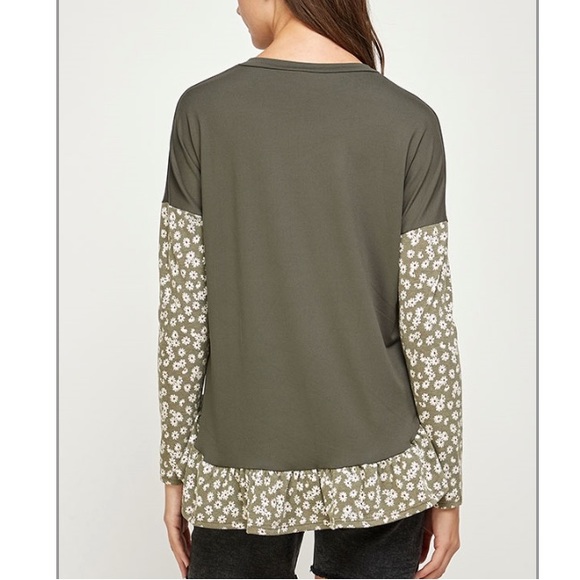 🐞🐞🐞Olive green and floral layered look tunic top - Picture 3 of 5